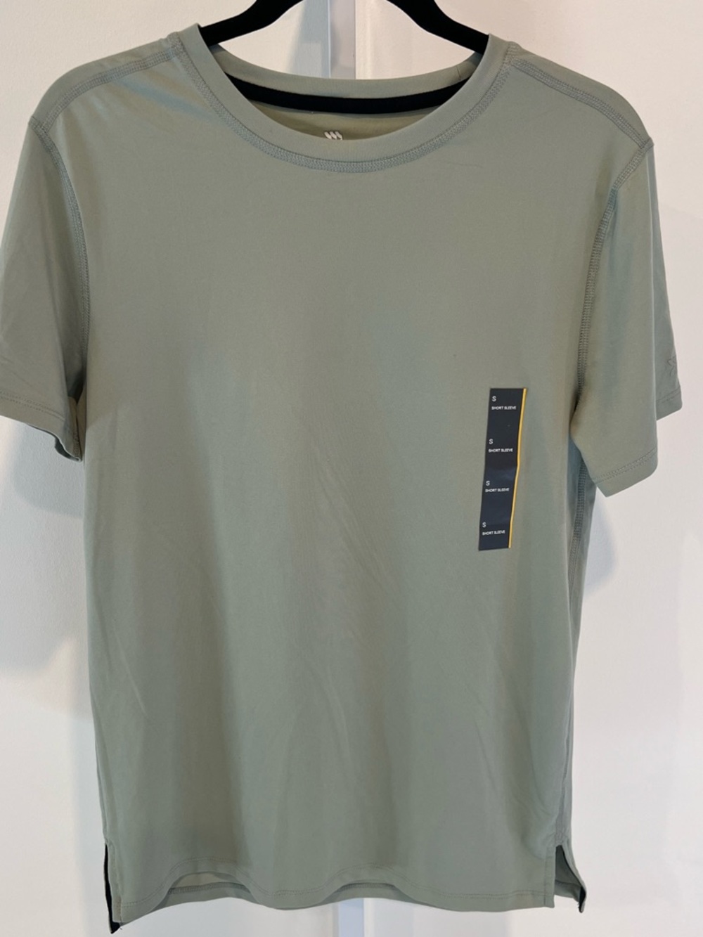 NWT All in Motion Sage Green Performance Athletic Short Sleeve Tee Shirt Small